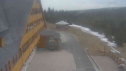 Parkoviště a hlavní vchod