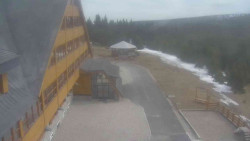 Parkoviště a hlavní vchod