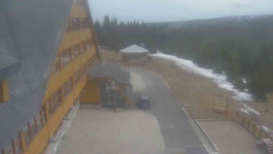 Parkoviště a hlavní vchod