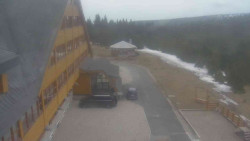 Parkoviště a hlavní vchod