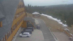 Parkoviště a hlavní vchod