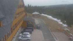 Parkoviště a hlavní vchod