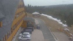 Parkoviště a hlavní vchod