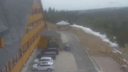 Parkoviště a hlavní vchod