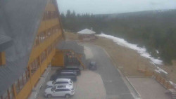 Parkoviště a hlavní vchod