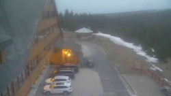 Parkoviště a hlavní vchod