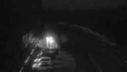 Parkoviště a hlavní vchod