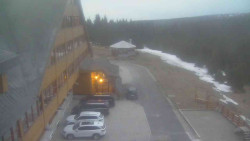 Parkoviště a hlavní vchod