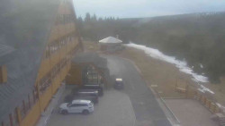 Parkoviště a hlavní vchod