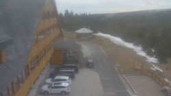 Parkoviště a hlavní vchod