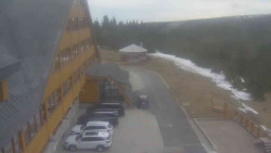 Parkoviště a hlavní vchod