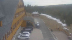 Parkoviště a hlavní vchod