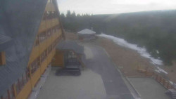 Parkoviště a hlavní vchod