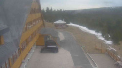 Parkoviště a hlavní vchod