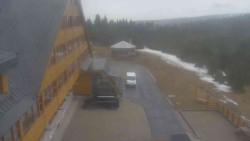 Parkoviště a hlavní vchod