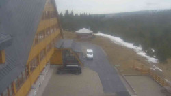 Parkoviště a hlavní vchod