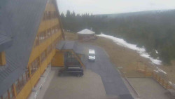 Parkoviště a hlavní vchod