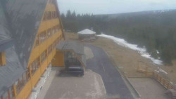 Parkoviště a hlavní vchod