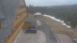 Parkoviště a hlavní vchod