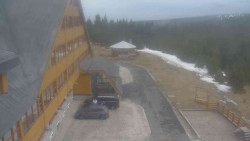 Parkoviště a hlavní vchod