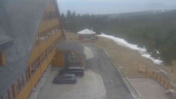 Parkoviště a hlavní vchod