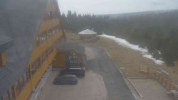 Parkoviště a hlavní vchod