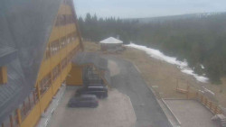 Parkoviště a hlavní vchod