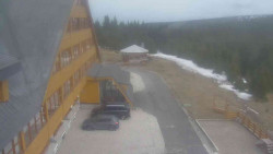 Parkoviště a hlavní vchod