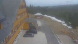 Parkoviště a hlavní vchod