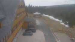 Parkoviště a hlavní vchod