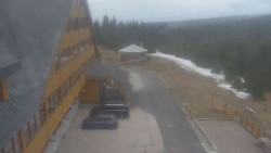 Parkoviště a hlavní vchod