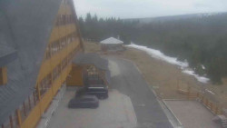 Parkoviště a hlavní vchod