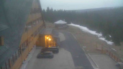 Parkoviště a hlavní vchod