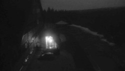 Parkoviště a hlavní vchod