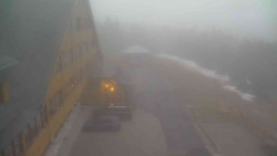 Parkoviště a hlavní vchod