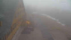 Parkoviště a hlavní vchod