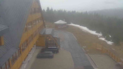 Parkoviště a hlavní vchod