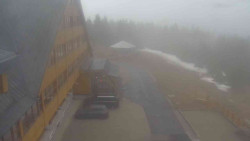 Parkoviště a hlavní vchod