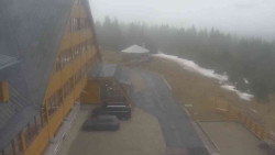 Parkoviště a hlavní vchod