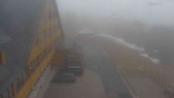 Parkoviště a hlavní vchod