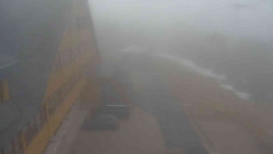 Parkoviště a hlavní vchod