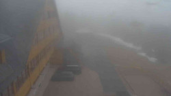 Parkoviště a hlavní vchod