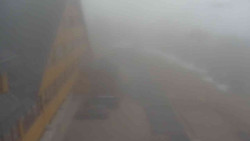 Parkoviště a hlavní vchod