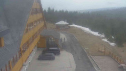 Parkoviště a hlavní vchod