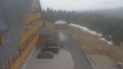 Parkoviště a hlavní vchod