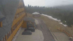 Parkoviště a hlavní vchod