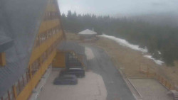 Parkoviště a hlavní vchod