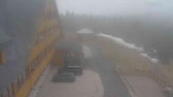 Parkoviště a hlavní vchod