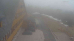 Parkoviště a hlavní vchod