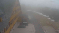 Parkoviště a hlavní vchod